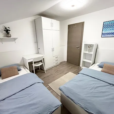 Casa Orange 3 *